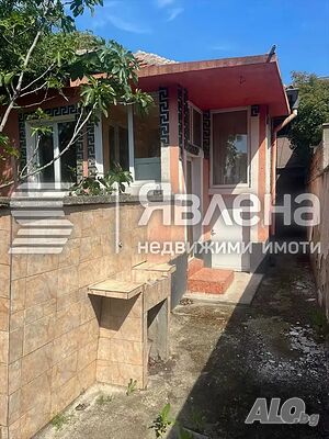 Едноетажна къща в района на Боровец