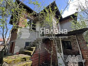 Къща с два етажа и голям двор - Скалица 🏠✨