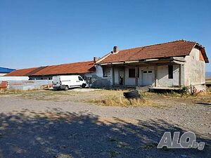 Продава се бивша ферма в полите на Бакаджиците