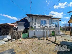 Едноетажна къща с двор в село Генерал Инзово