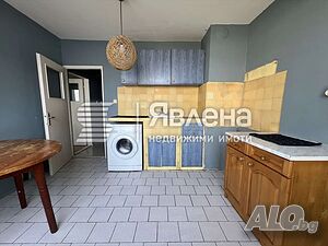 Двустаен апартамент в ж.к. Хале