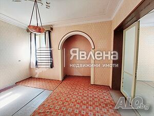 🏡 Просторен етаж от къща с отлична локация - район „Старата автогара“