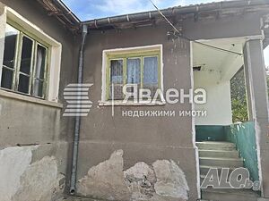 Двор с 2 къщи в село Калчево