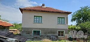 Двуетажна къща с двор в село Межда