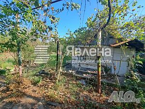 Вила с дворно място на Стари лозя