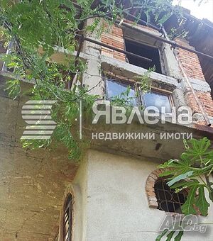 Двуетажна вила в местност „ Стари лозя“