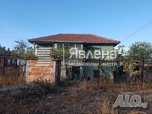 Двуетажна къща в село Саранско