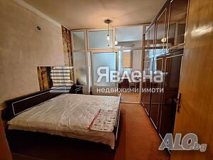 Тристаен апартамент в Идеален център