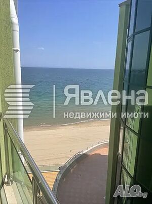 Атрактивен едностаен апартамент на брега на Южния плаж в Несебър!