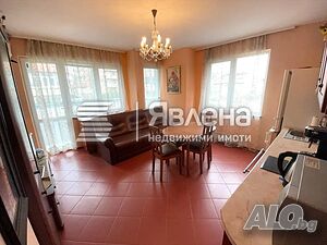 Обзаведен, тристаен апартамент в центъра на Царево, без такса поддръжка