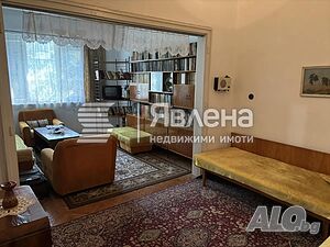 Прекрасен тристаен апартамент в Супер център