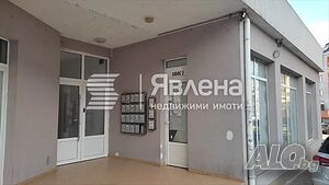 Офис на партер, с лице 10 м