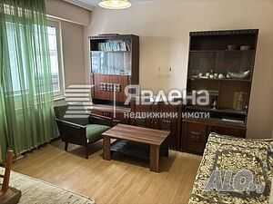 Светъл и просторен двустаен панелен апартамент в к-с Славейков
