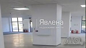 Голямо търговско помещение с лице към главен булевард!