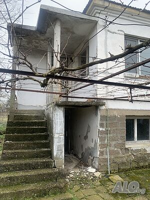 Продавам къща в село (40 км от бургас) за ремонт