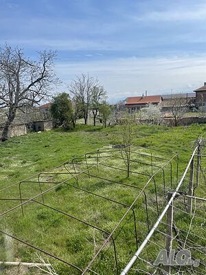 Двор под наеми стопански постройки