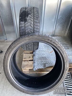 Два броя зимни гуми 255/35/20