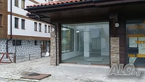 Собственик продава магазин /офис/ и гараж. Осигурен наемател. Добра доходност. Инвестиция