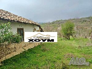 Продажба на парцел със стара къща